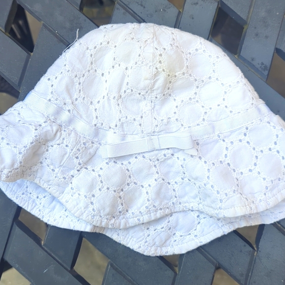 Baby Gap and old navy summer hats - Picture 3 of 4